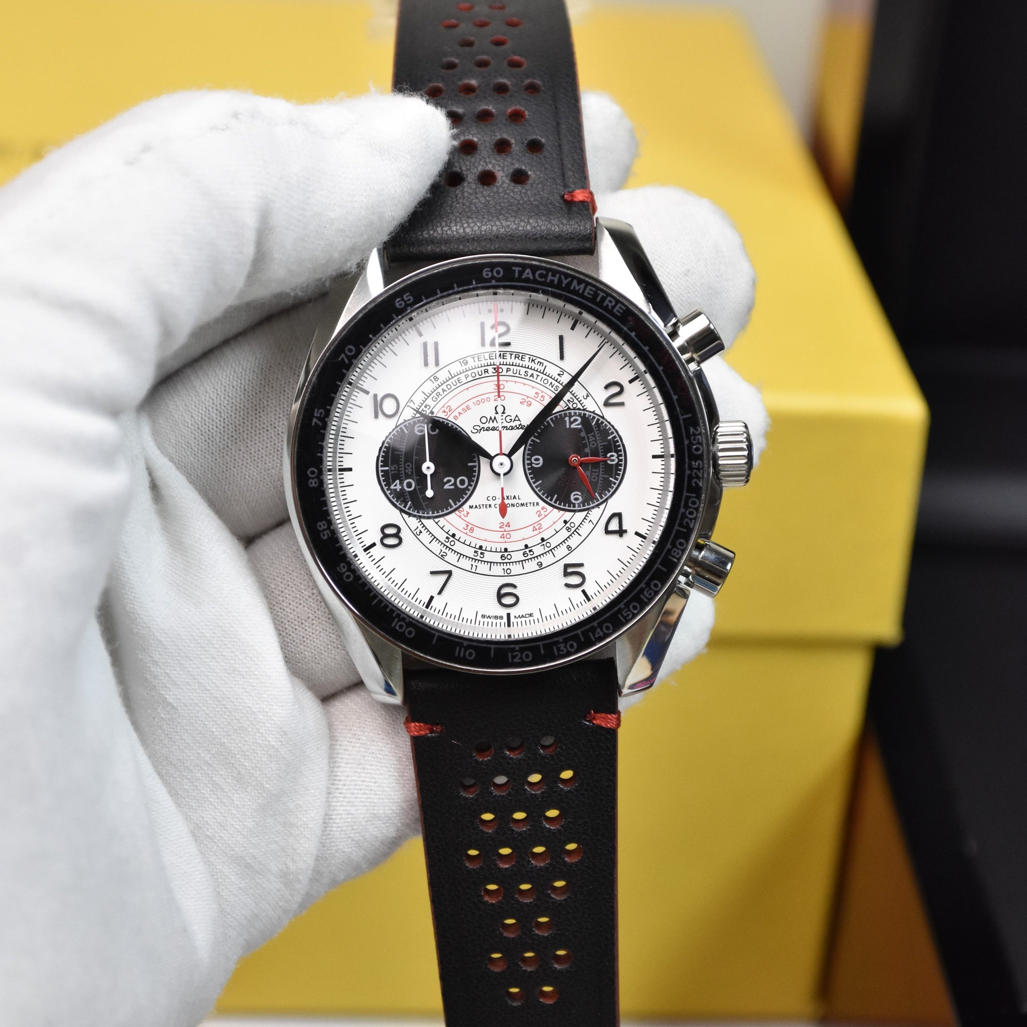 Speedmaster Chrono Quartz Strap Silver White Dial