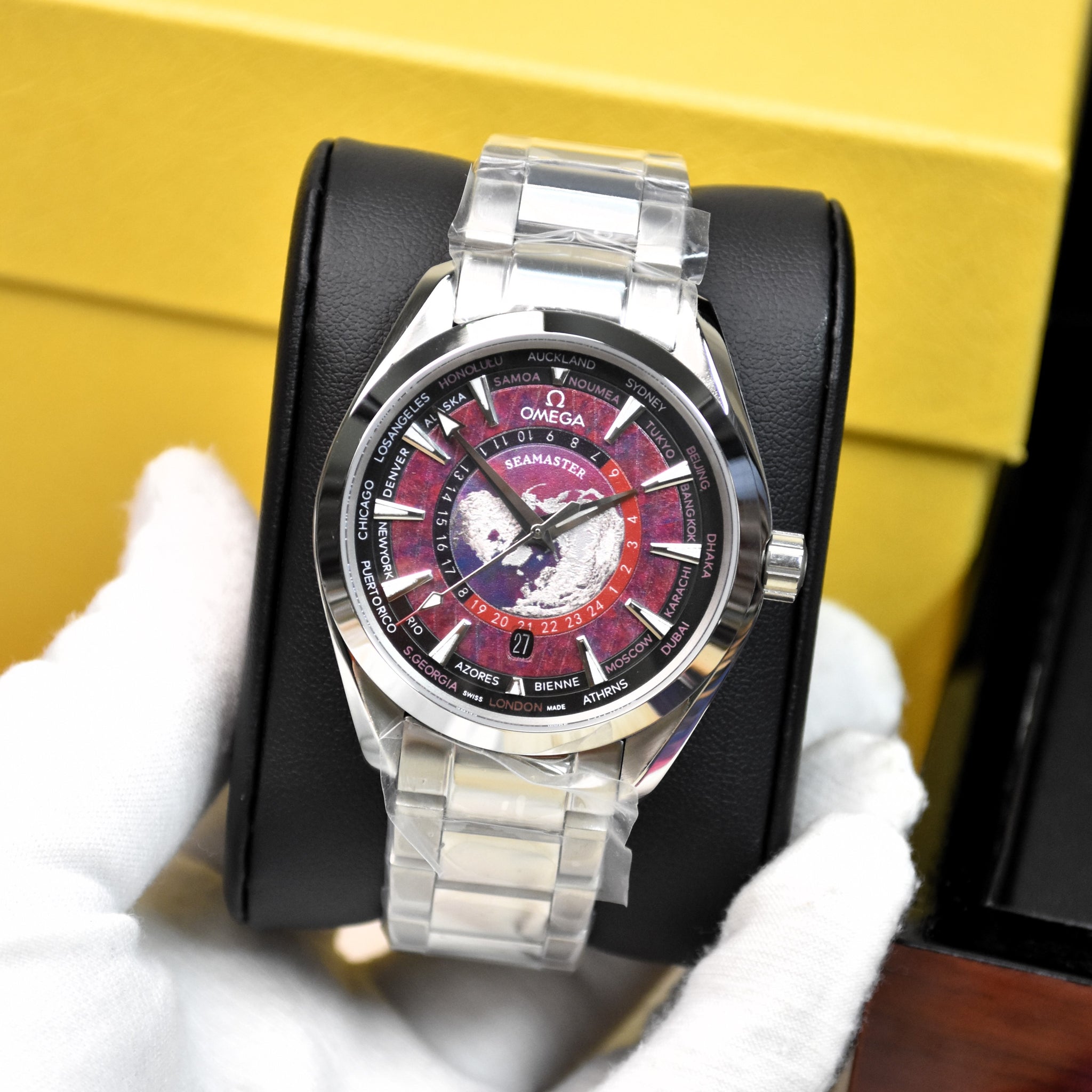 AQUATERRA WORLD MAP AUTO CHAIN SILVER RED DIAL