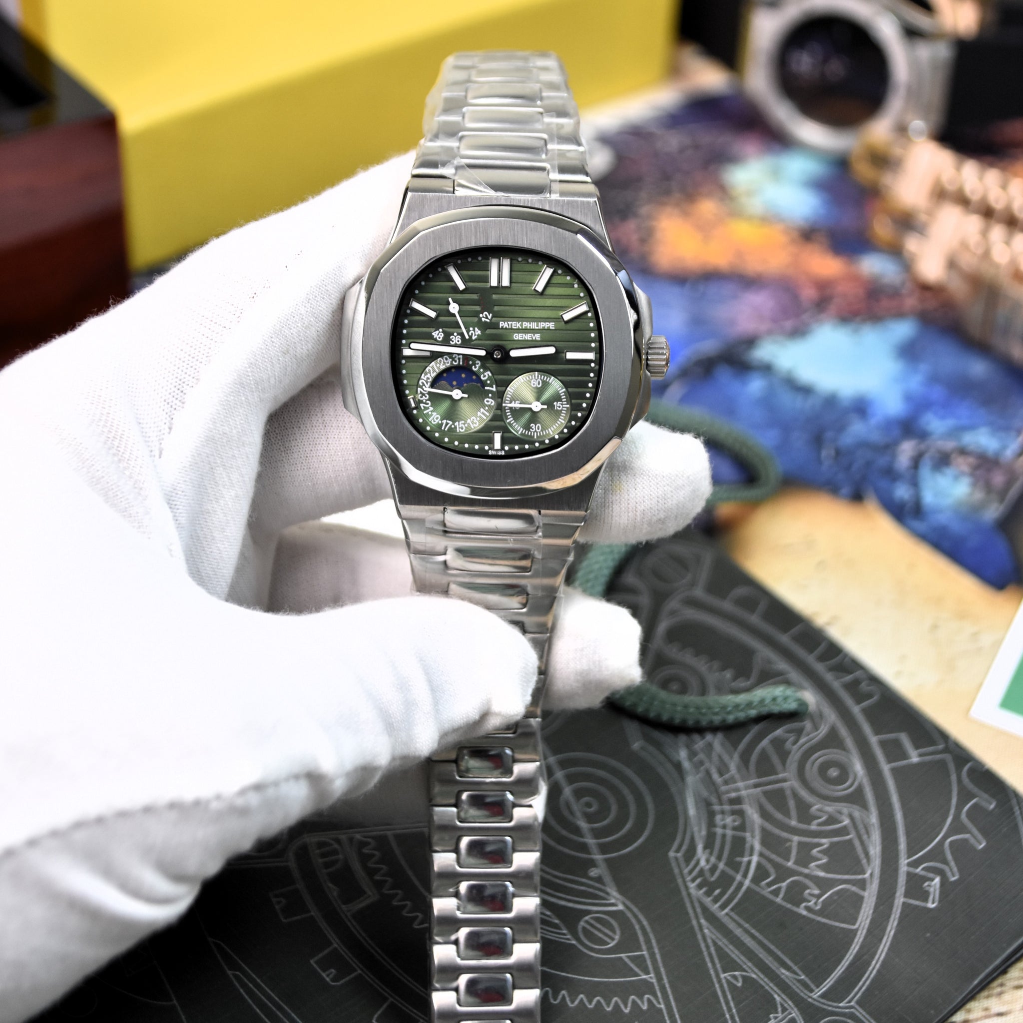 NAUTILIUS POWER RESERVE AUTO SILVER GREEN