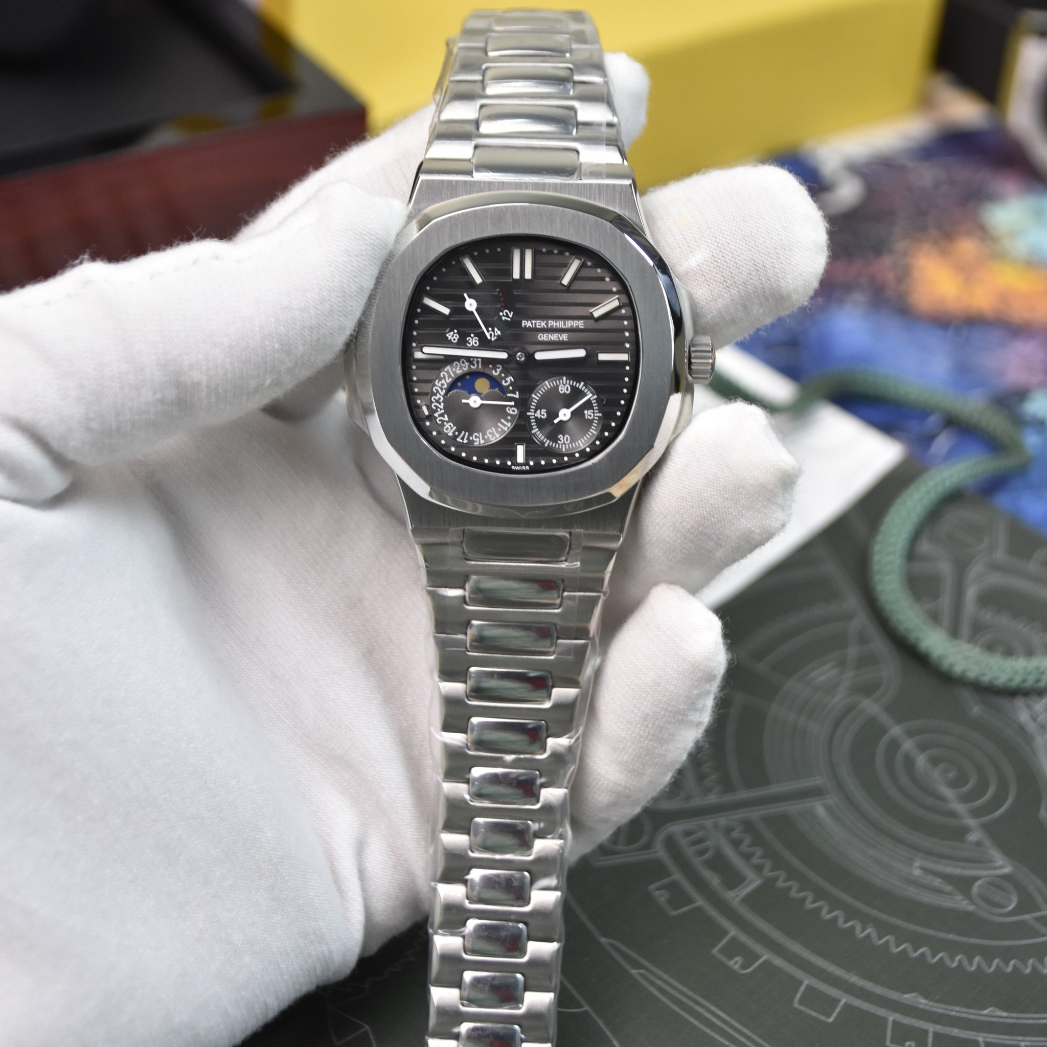 NAUTILIUS POWER RESERVE AUTO SILVER GREY