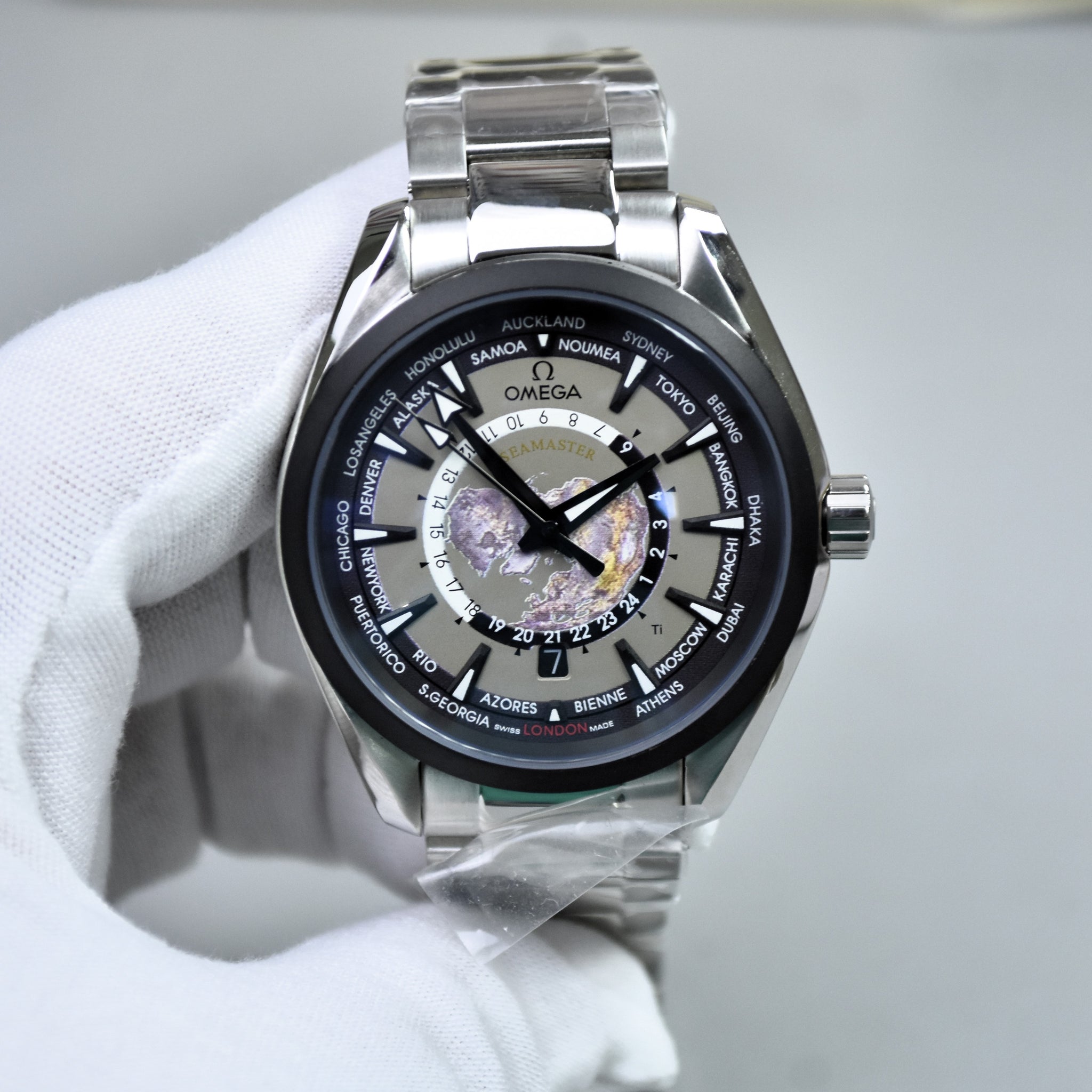 AQUATERRA WORLD MAP AUTO CHAIN SILVER BLACK GREY DAIL