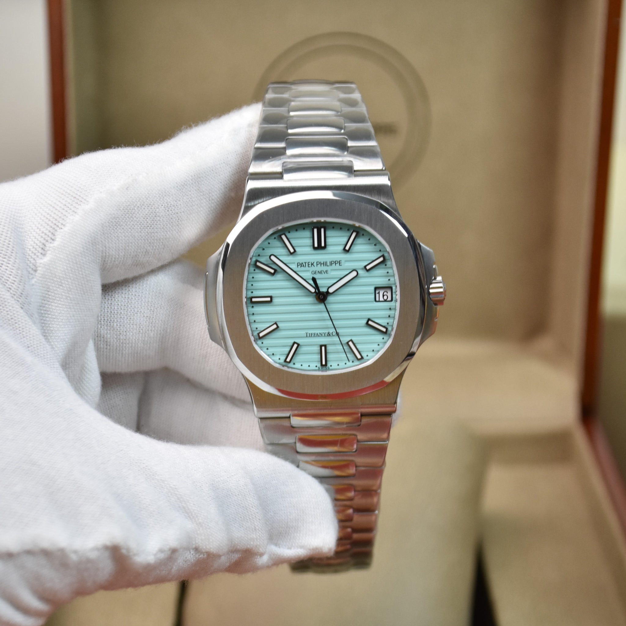 PP NAUTILIUS PREMIUM SILVER TIFFANY